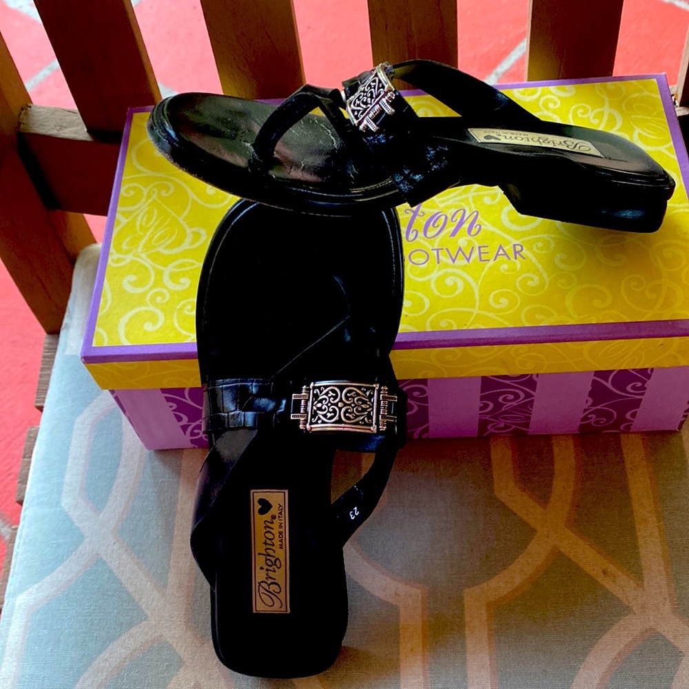 Slightly worn black sandal’s